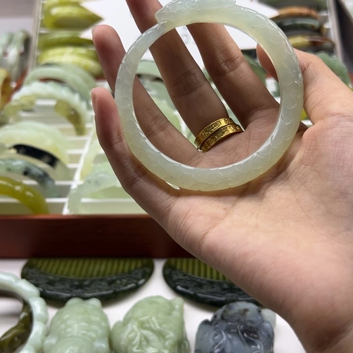 玄***枵未镶嵌蛇纹石玉手镯