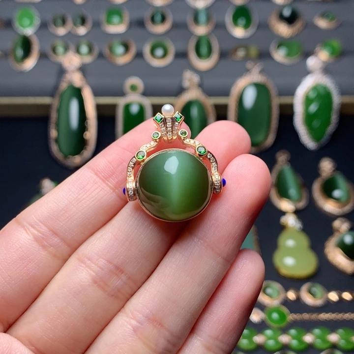 和田玉18K金镶嵌颈饰