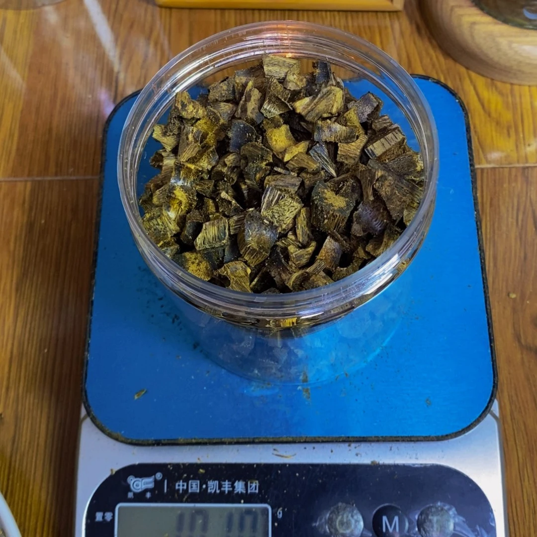 排***牌沉香碎屑沉香棋楠蓝宝石米粒100克