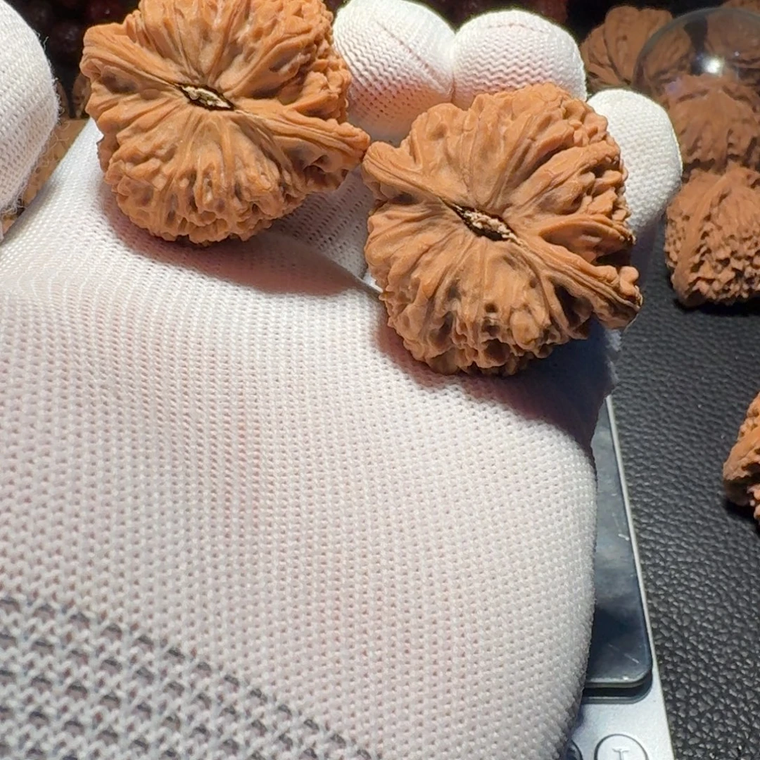 与****吊坠文玩核桃有色差有黄