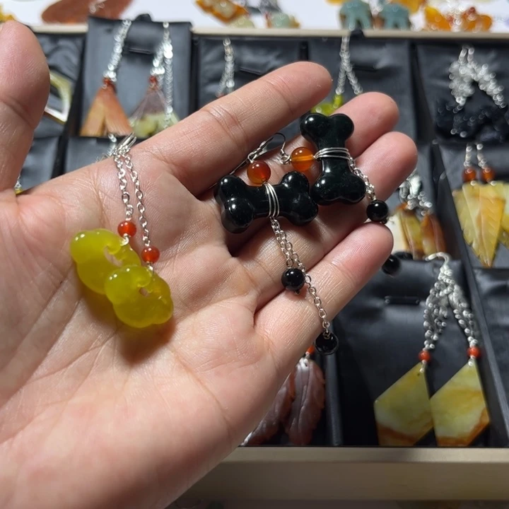 合金蛇纹石玉耳饰