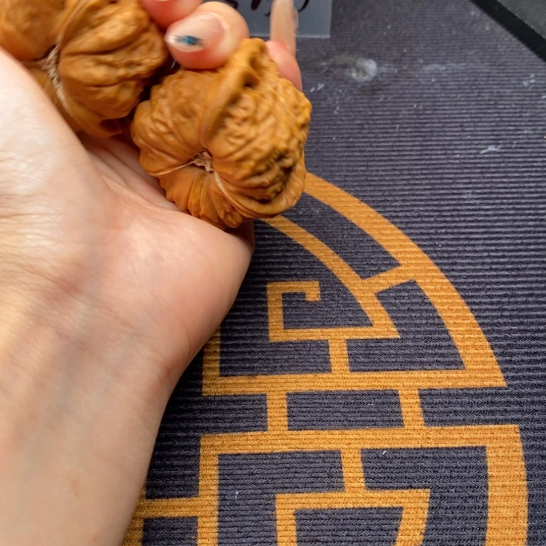 P***i吊坠文玩核桃白狮子