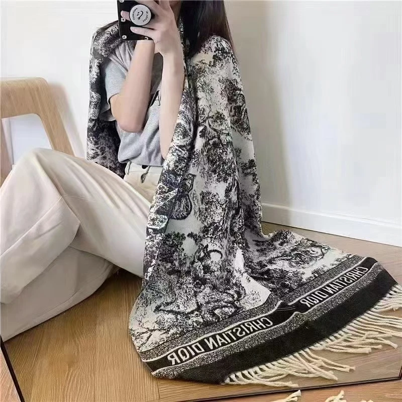 【YI YI/周一一奢品】百搭字母山水画围巾女士披肩秋冬保暖轻奢风