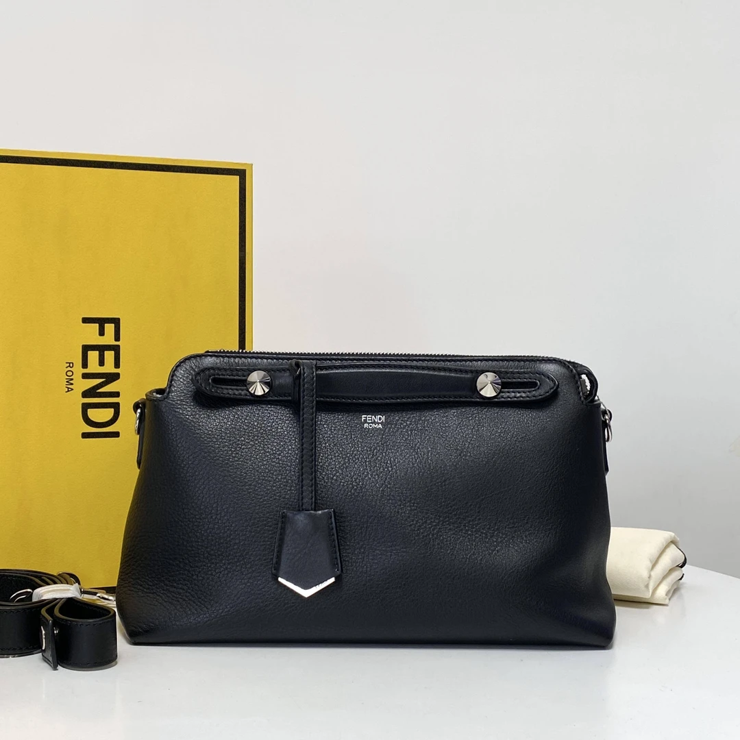 胖虎佳佳/芬迪/95新/公价0/箱包/斜挎包/312501190044