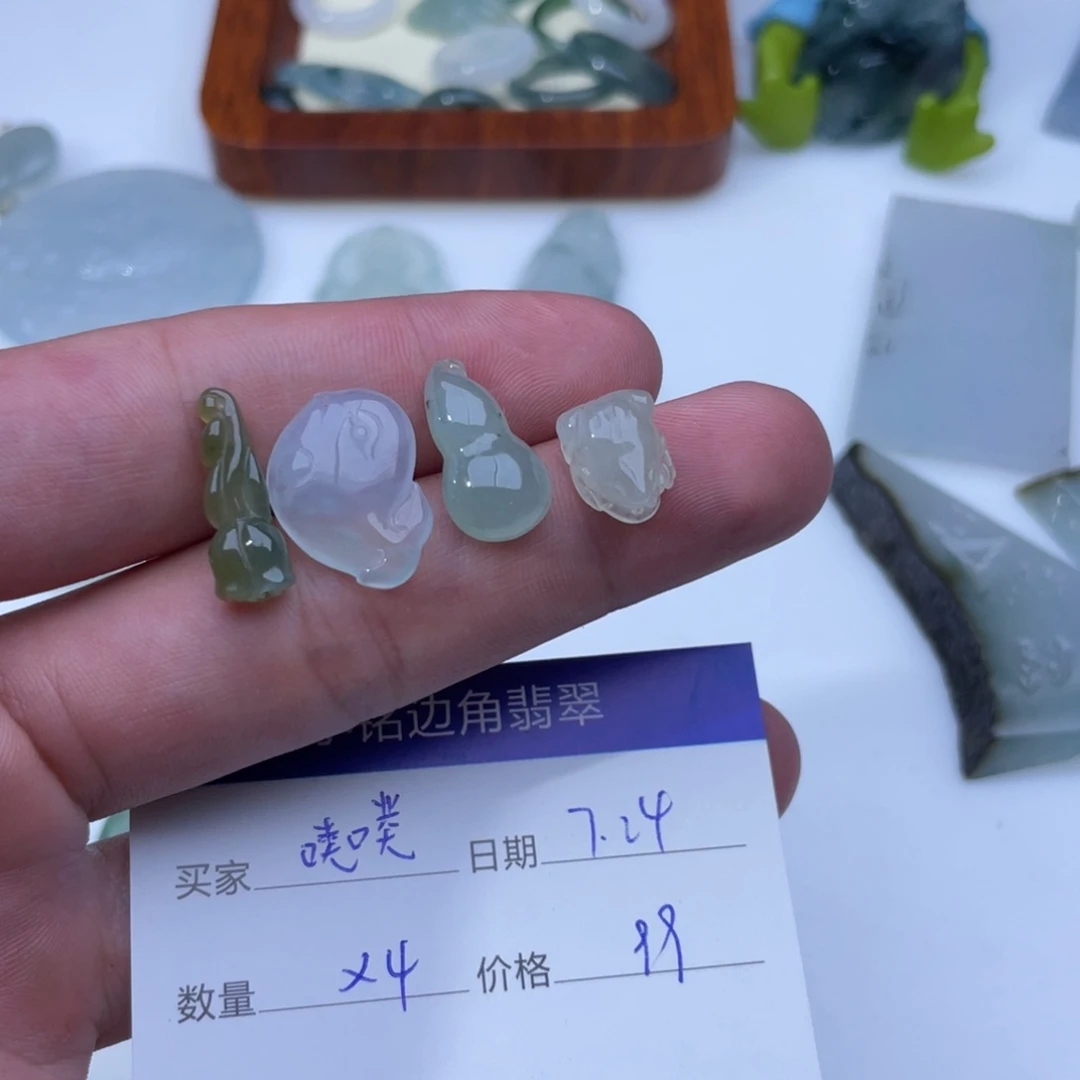 翡翠未镶嵌颈饰噗*