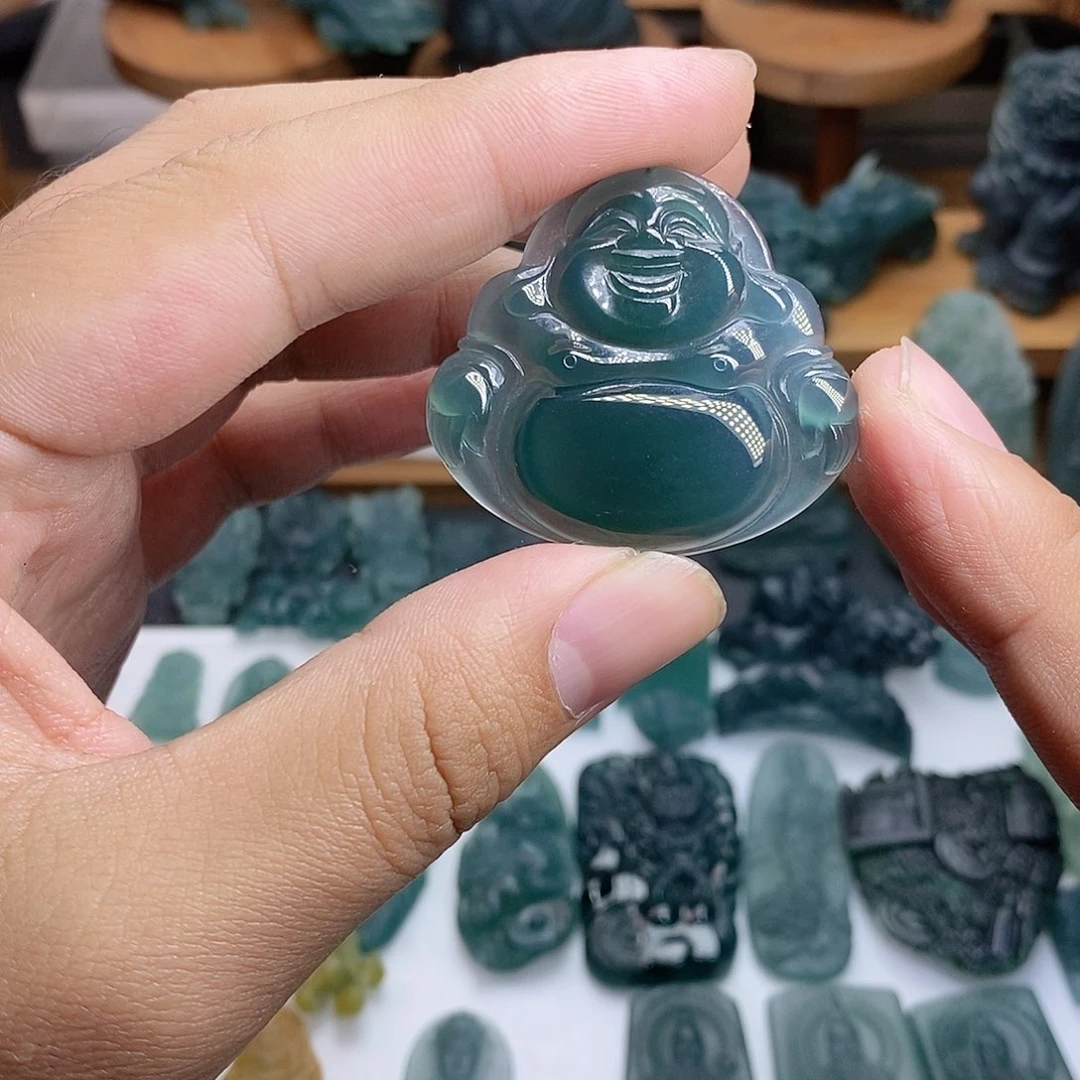 翡翠未镶嵌颈饰佛