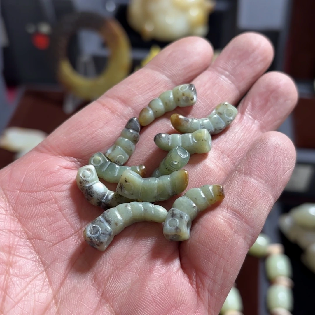 和田玉（糖玉）未镶嵌颈饰蝉蛹10个