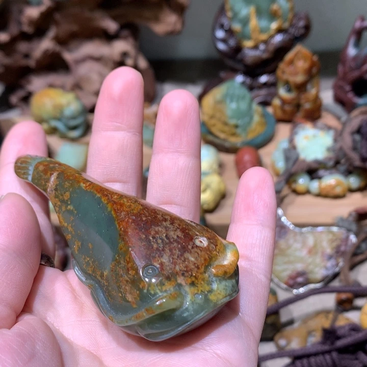 未镶嵌岫岩河磨玉（透闪石质玉）把件