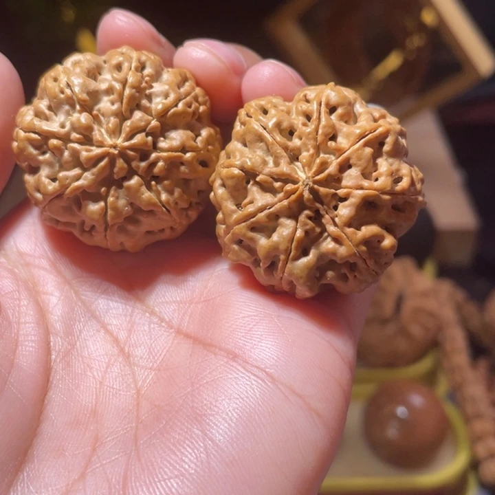 桃核把件八瓣金刚菩提