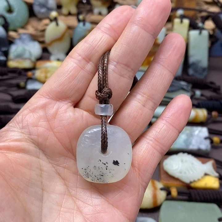 蛇纹石玉未镶嵌颈饰