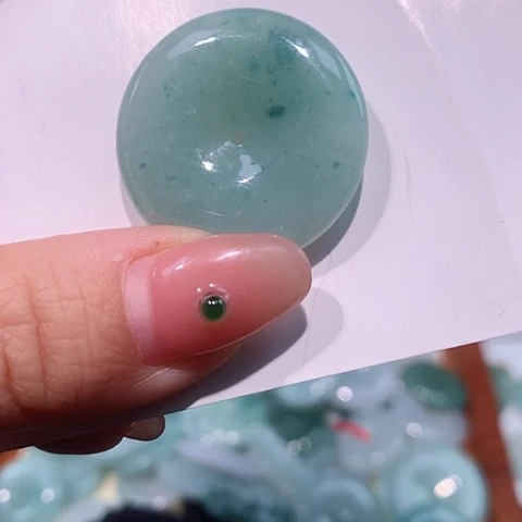 颈饰未镶嵌翡翠平安扣