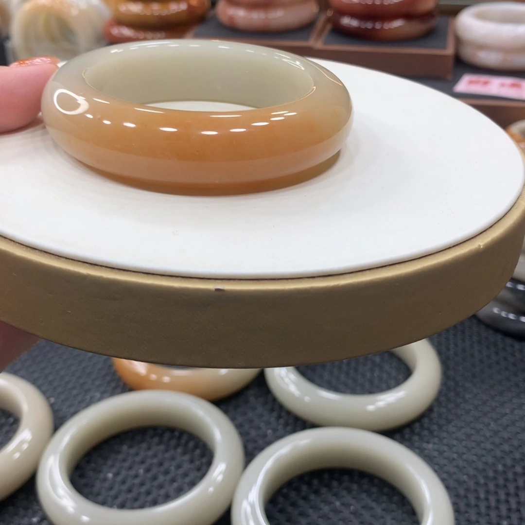 石英岩玉钛钢手镯