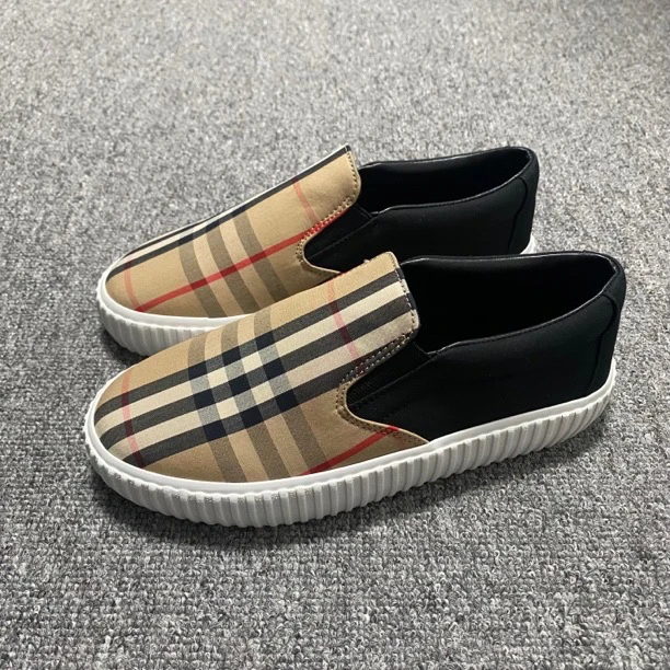 全新未使用 BURBERRY/博柏利 35码/经典格纹一脚蹬板鞋/BF00116