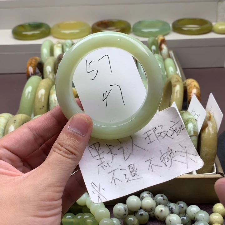 未镶嵌蛇纹石玉手镯