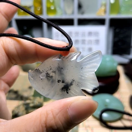 蛇纹石玉未镶嵌颈饰