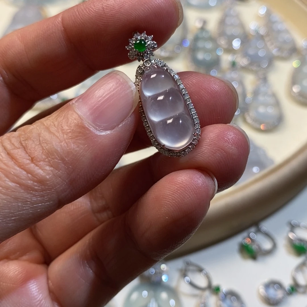 翡翠18K金镶嵌吊坠(不含链)福豆