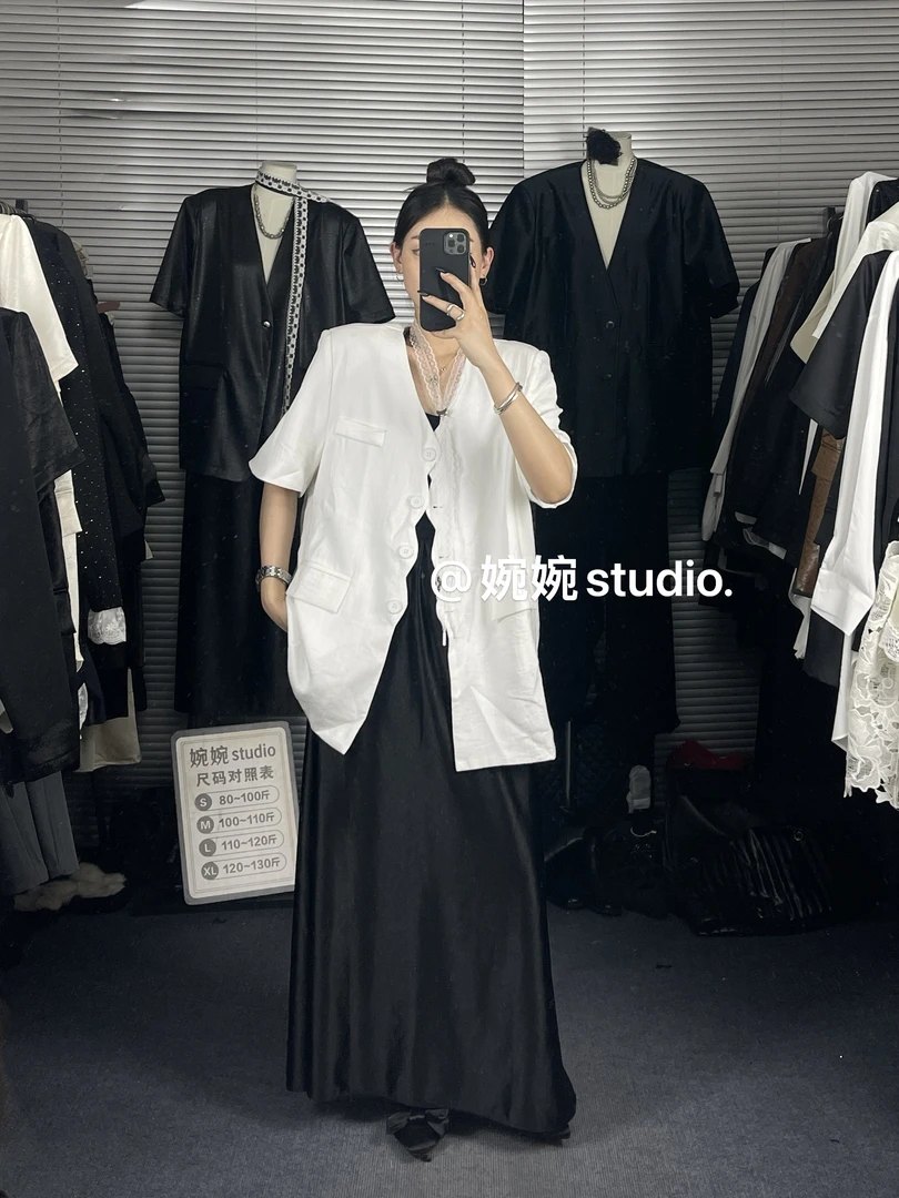 【婉婉studio】亚麻面料设计感v领波浪纹纽扣高级感短袖潮外套上衣