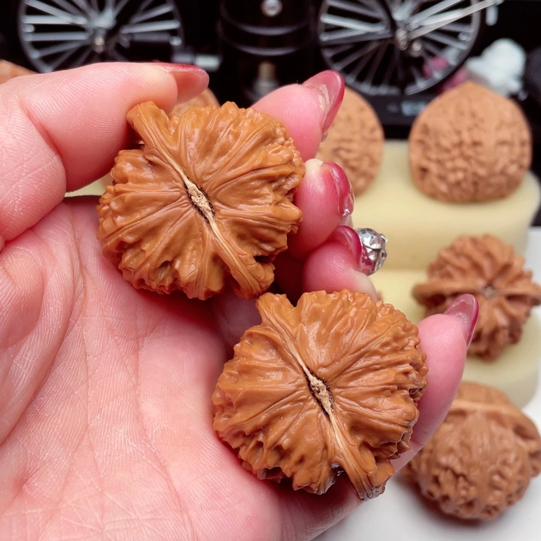 【闪购商品】吊坠桃核白狮41尺已打底290号