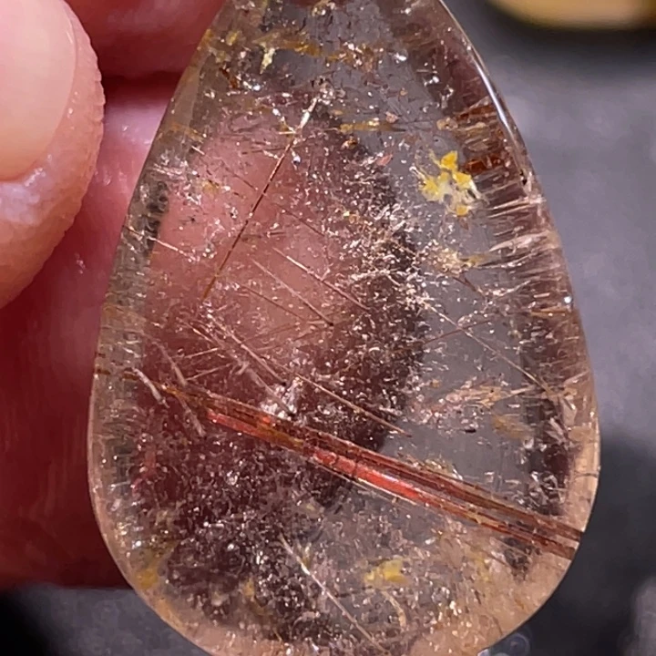 小****颈饰未镶嵌发晶钛晶