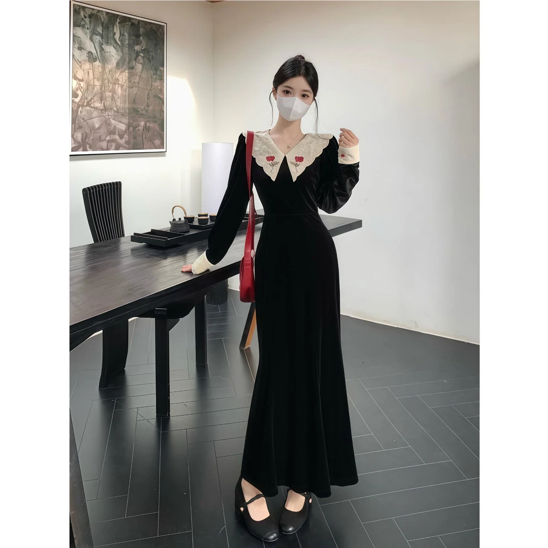 【W0673L】法式复古撞色V领刺绣玫瑰收腰丝绒连衣裙