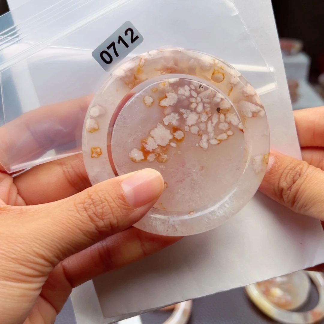 玛瑙/玉髓手镯未镶嵌?****