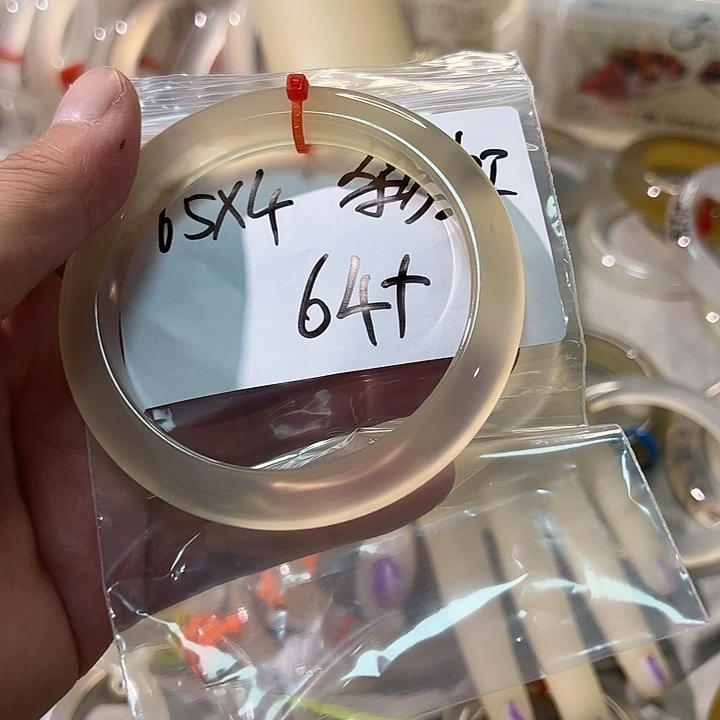 玛瑙/玉髓手镯未镶嵌?****桌库存4 发1条