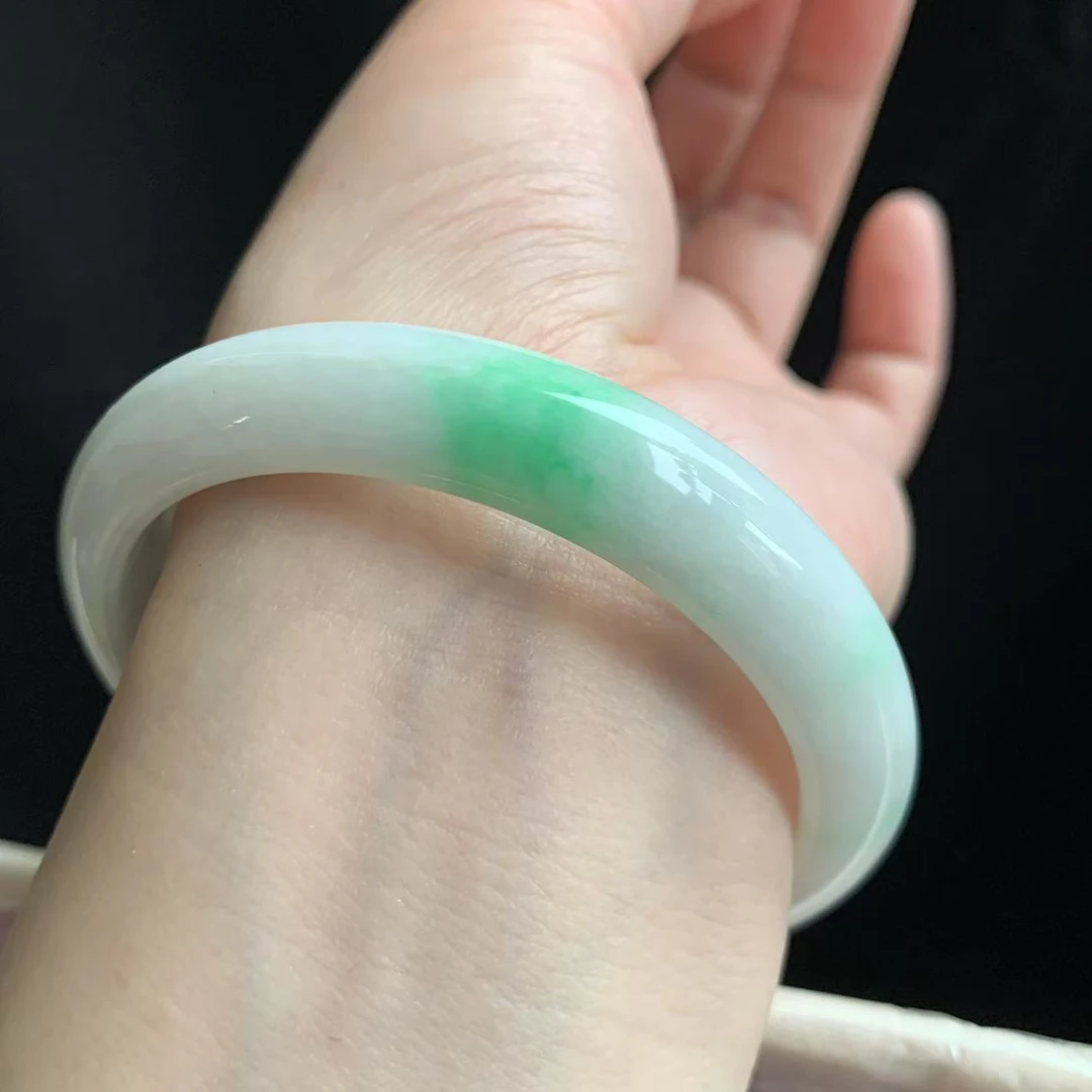 56圈飘阳绿天然翡翠6120纹不扣55.8-11.3-7.3飘绿白底青翡翠玉镯