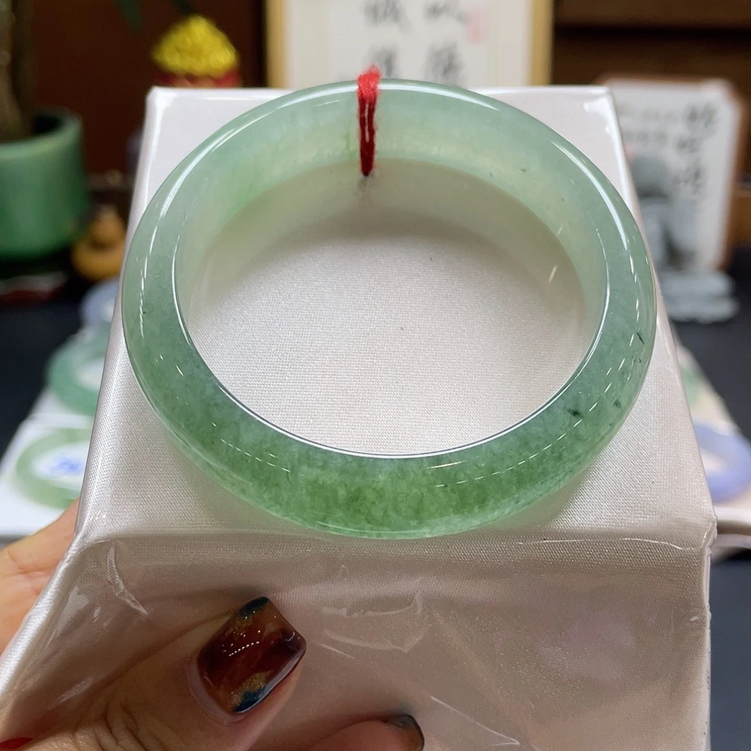 翡翠未镶嵌手镯4号
