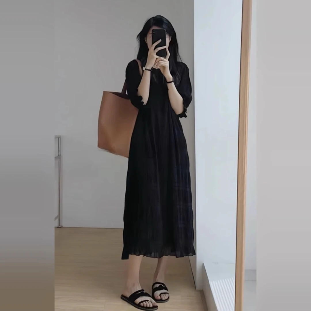 大码女装秋季新款法式赫本风设计感连衣裙胖mm遮肉显瘦洋气小黑裙