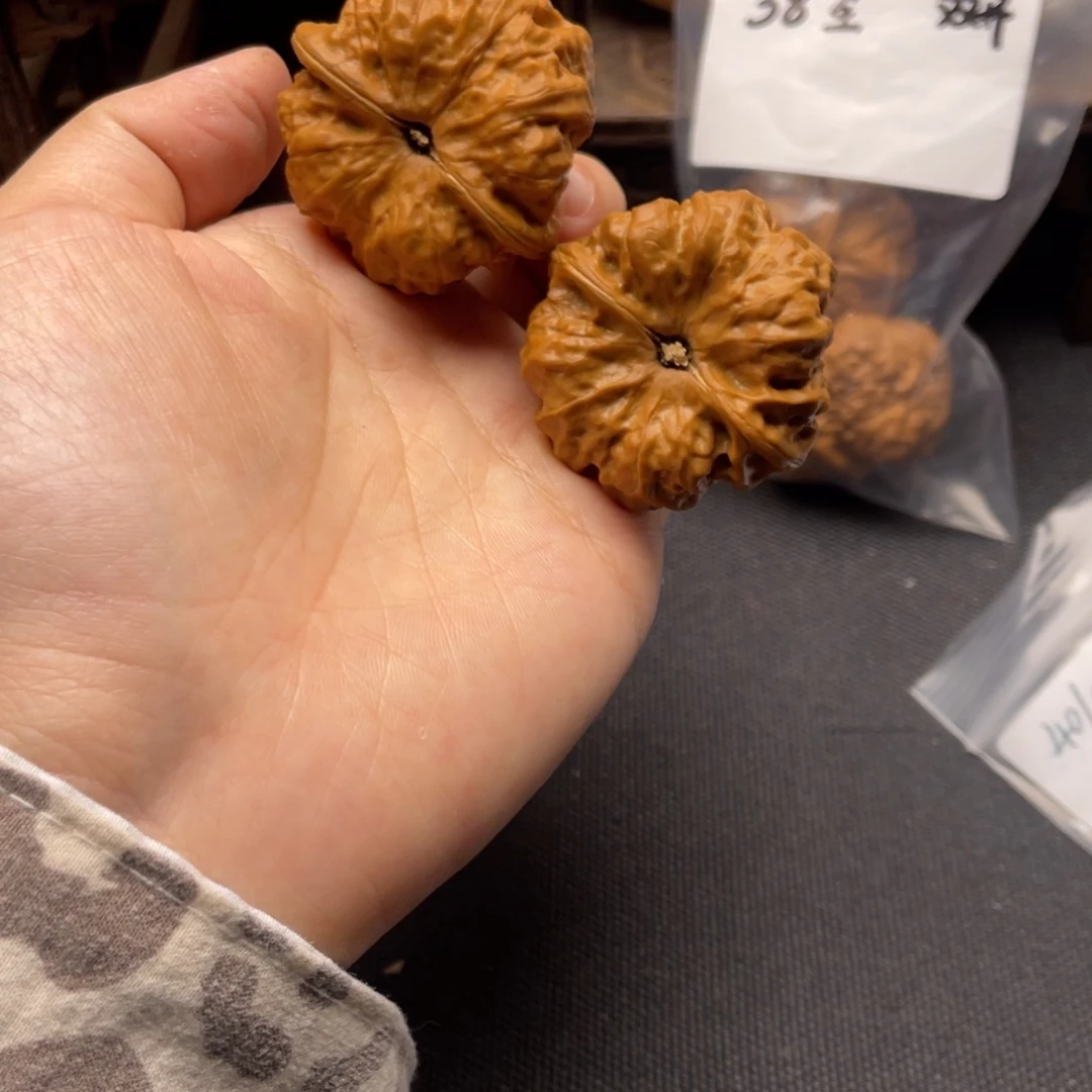 嘉***鑫大叶紫檀（黑酸枝木类）