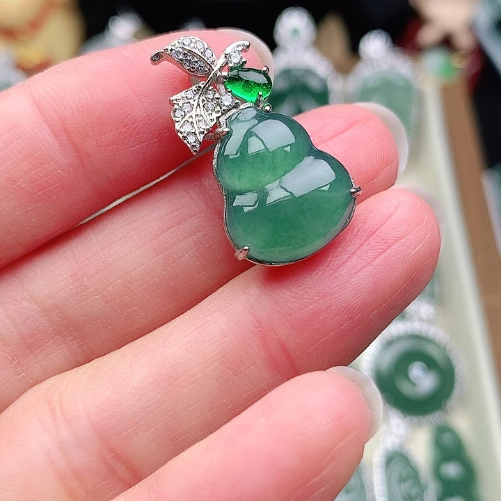 颈饰未镶嵌翡翠吊坠