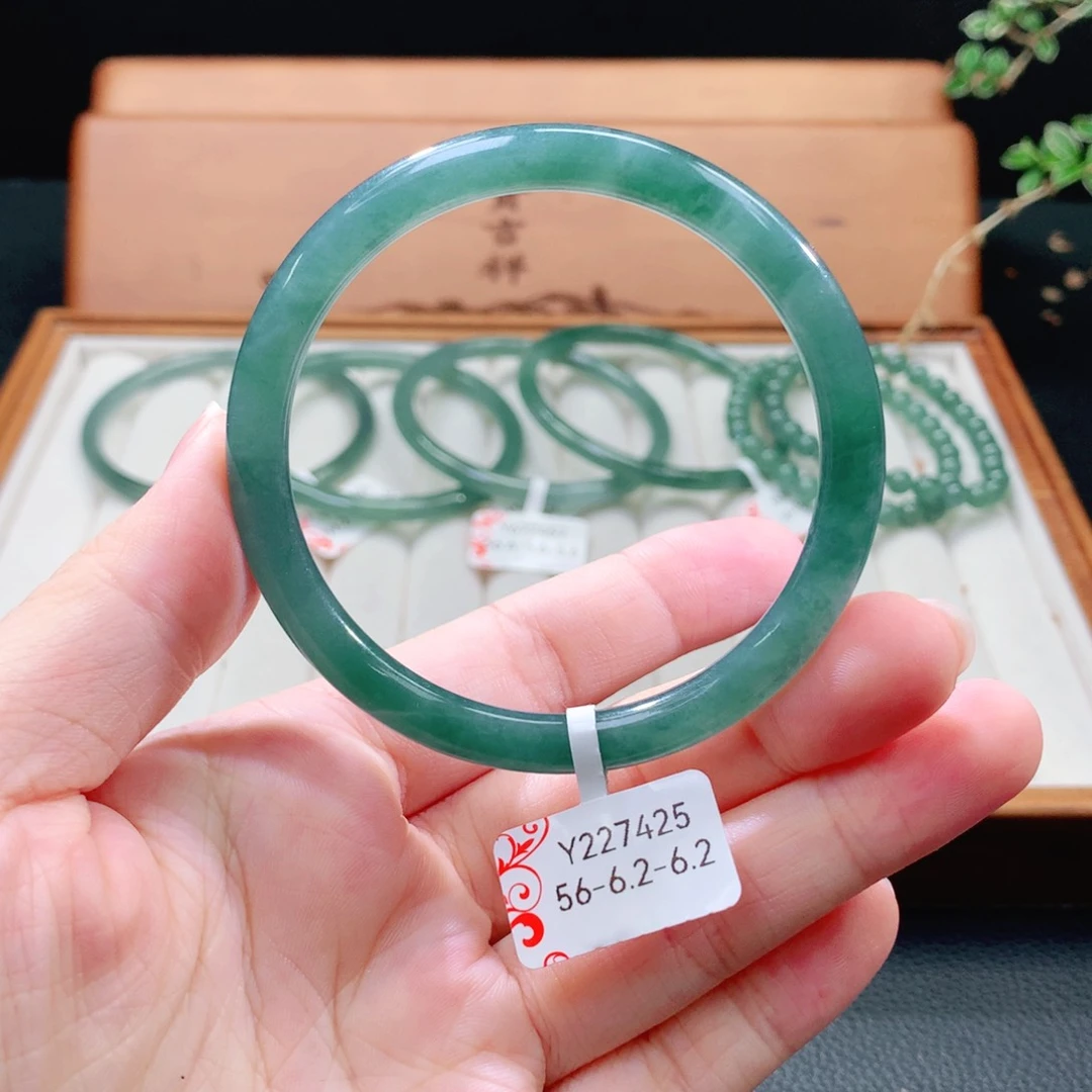 翡翠手镯（圆镯）未镶嵌