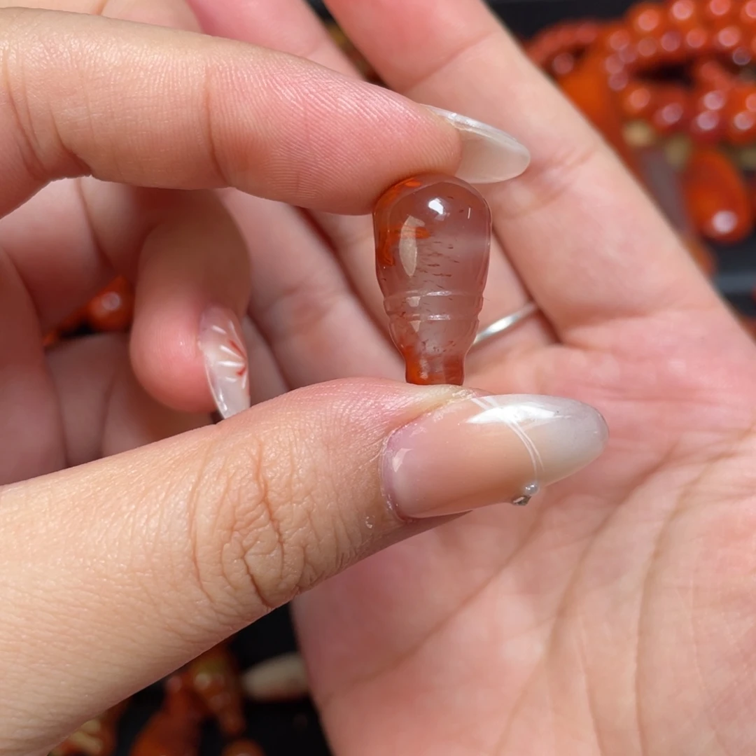 南红玛瑙未镶嵌颈饰1