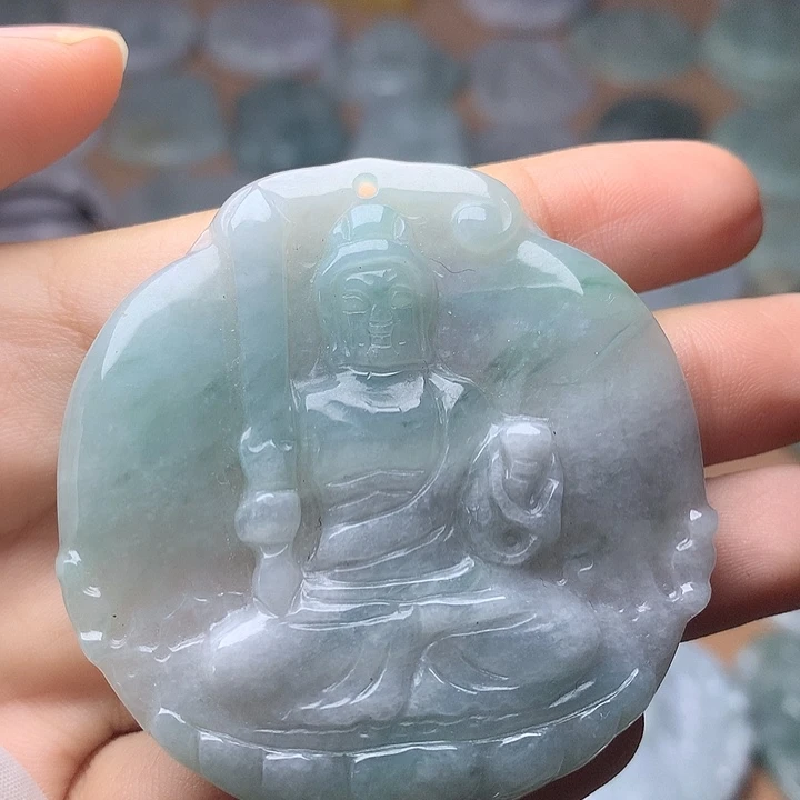 翡翠未镶嵌颈饰虚空藏菩萨