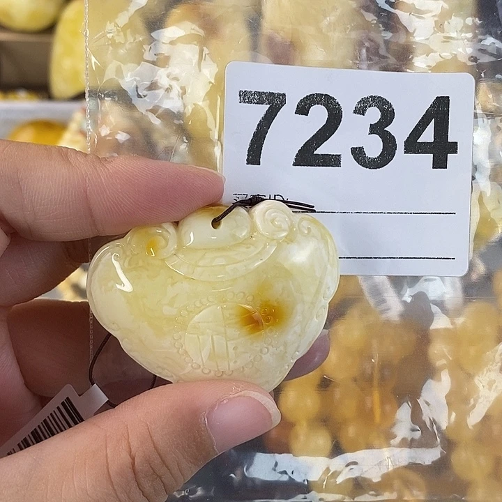 蜜蜡未镶嵌珠宝奇石