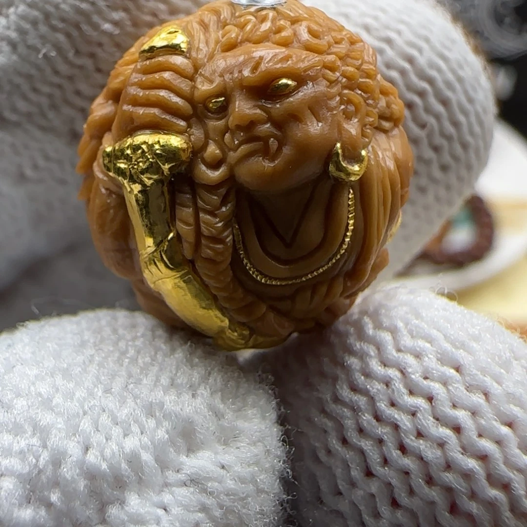 吊坠猴头核桃御龙不动尊镶嵌24k