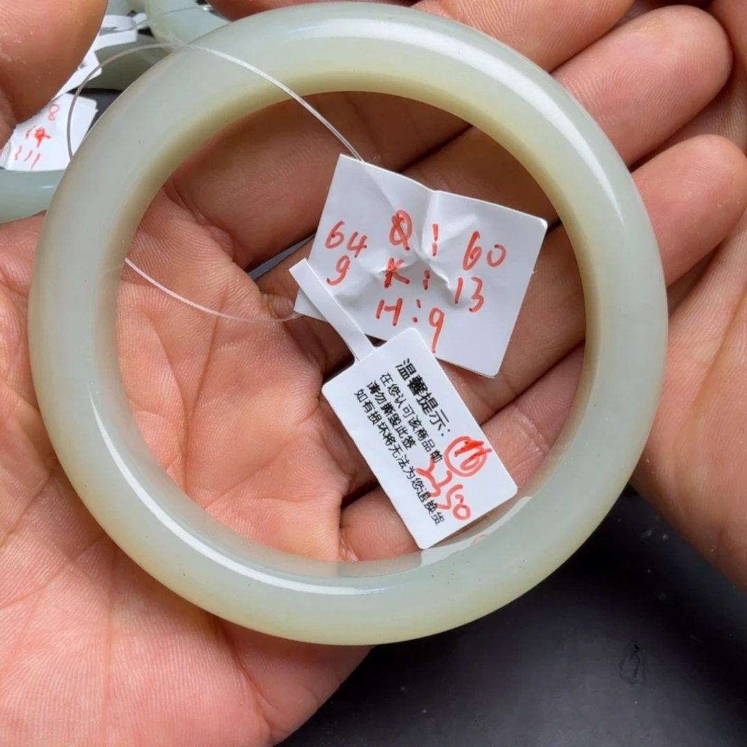 肉***嘟和田玉未镶嵌手镯