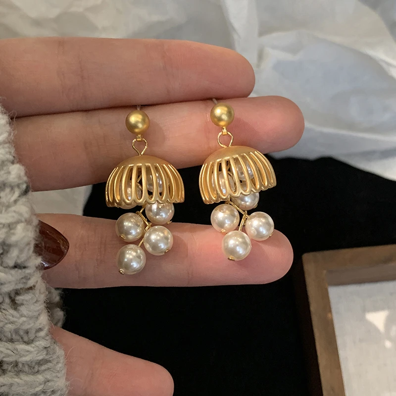 铜合金仿珍珠耳饰 法式复古铃铛珠珠耳环高级感小众时尚流苏耳坠