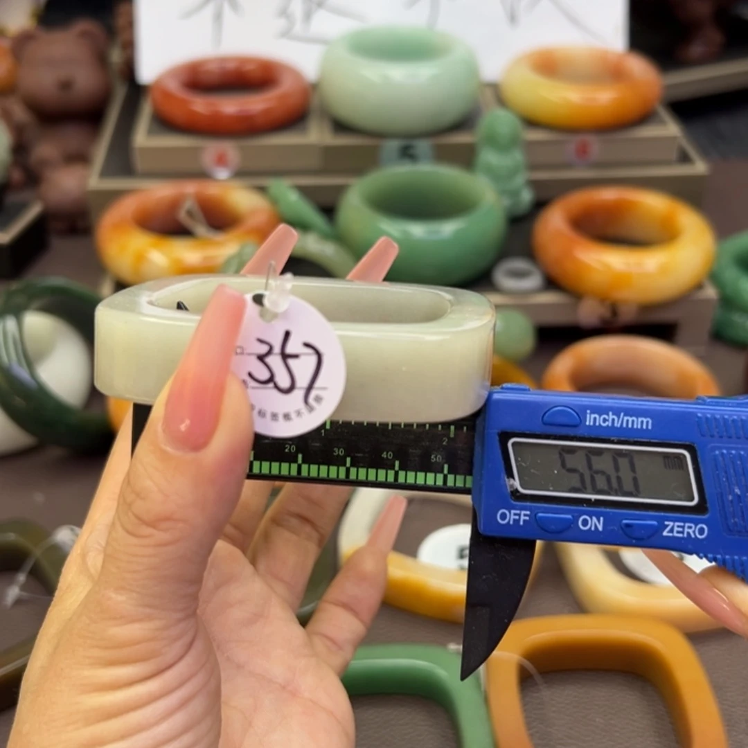 未镶嵌手镯石英岩玉