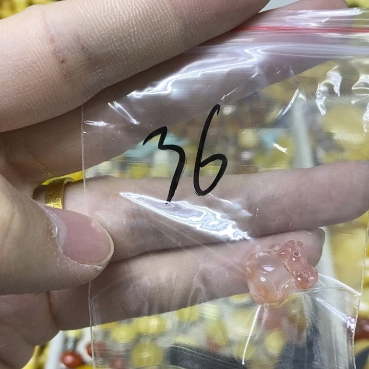 蜜蜡未镶嵌裸石吊坠