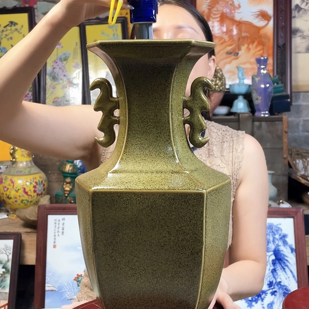 摆件景德镇陶瓷。