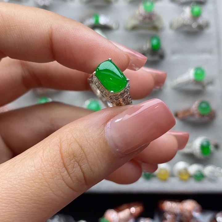 翡翠戒指未镶嵌蛋面