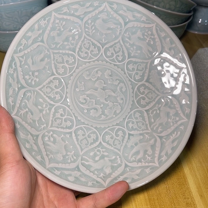 微瑕天青色满花盘一只
