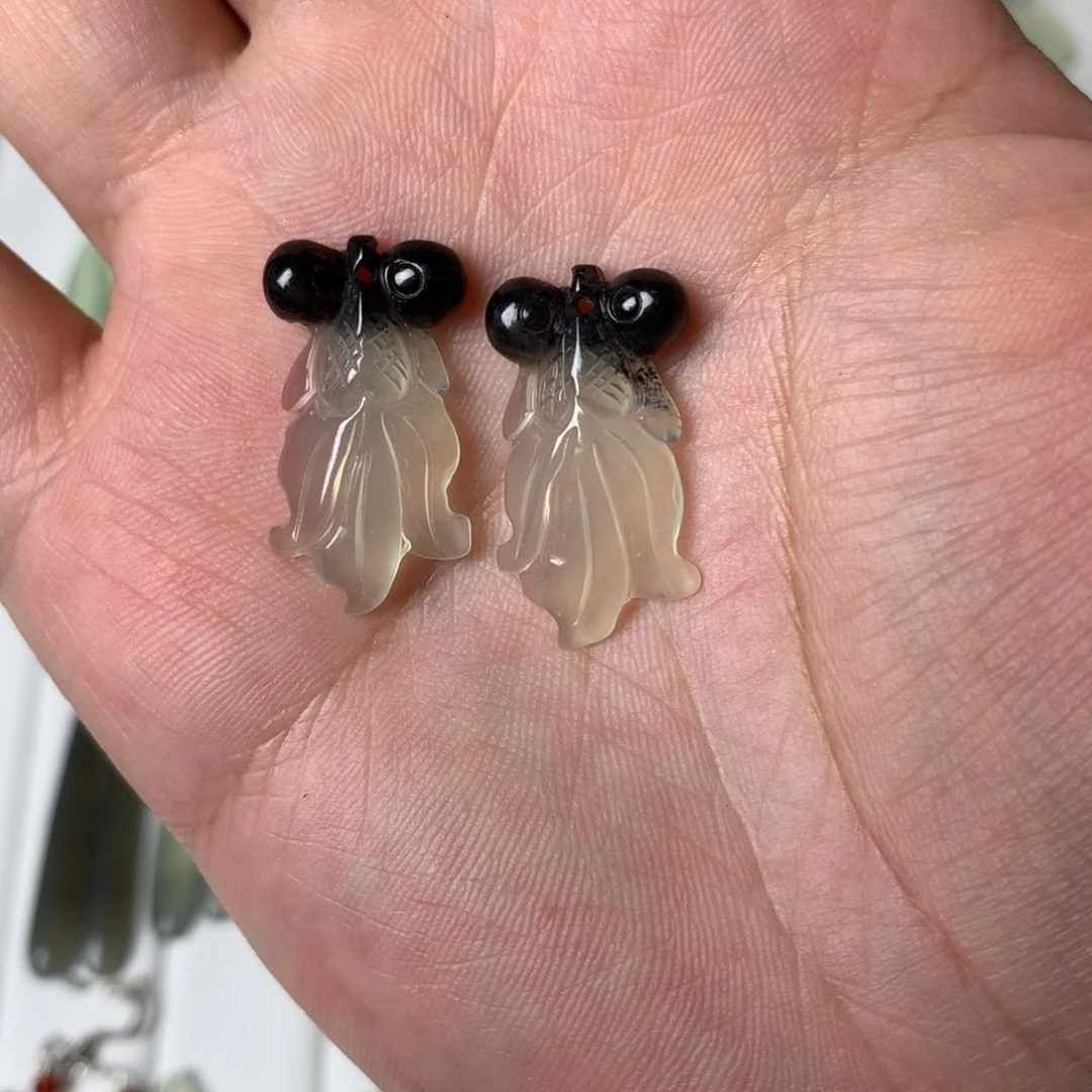 蛇纹石玉耳环未镶嵌