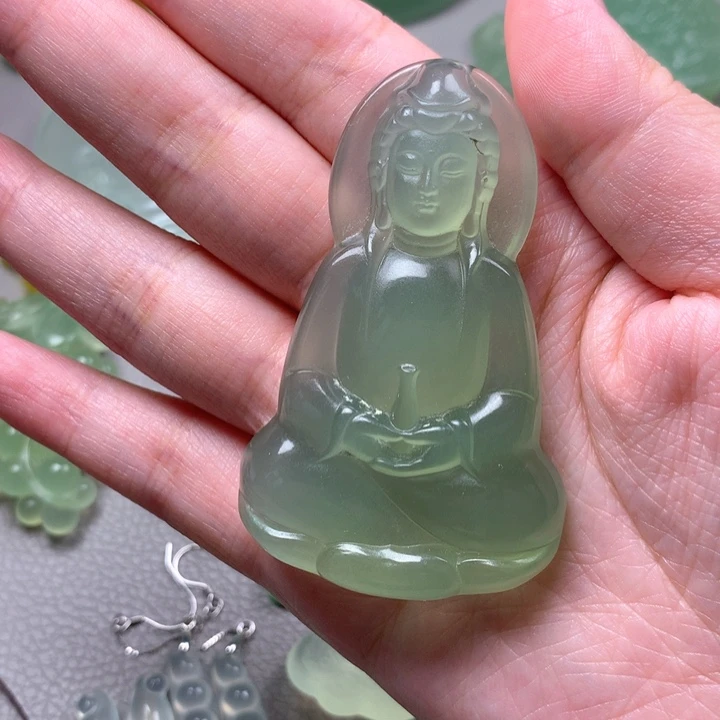未镶嵌蛇纹石玉颈饰观音