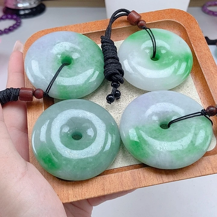 翡翠颈饰未镶嵌吊坠