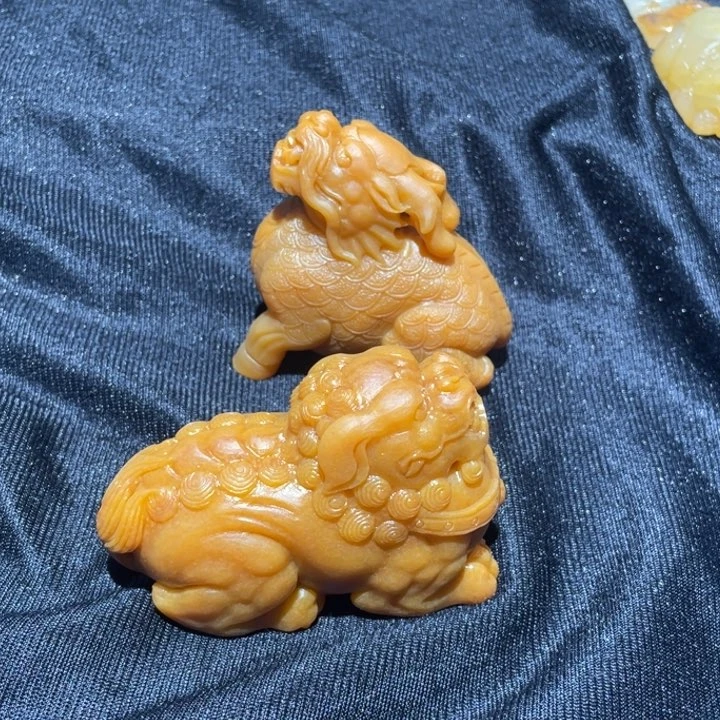 未镶嵌石英质玉（黄龙玉）摆件