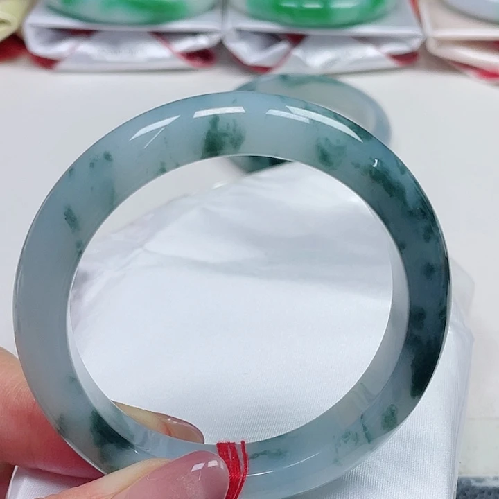 翡翠手镯未镶嵌缅甸翡翠
