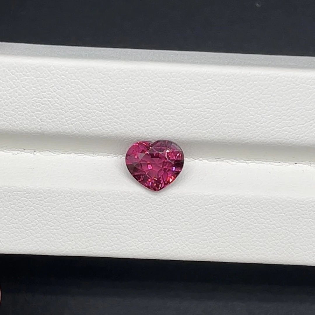 宝石先生-玫瑰榴石心型3ct