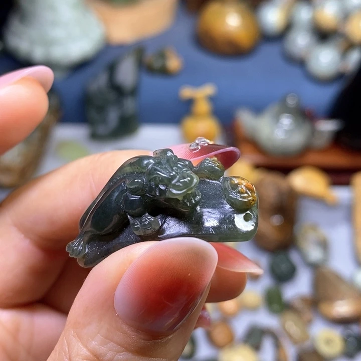 岫岩河磨玉（透闪石质玉）未镶嵌挂件貔貅手排